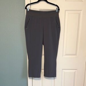 Eddie Bauer women’s size medium Cropped Pants